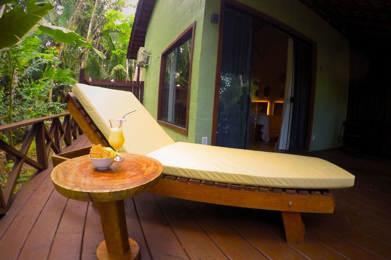 varanda do bangalô premium na area externa do amazon premium lodge